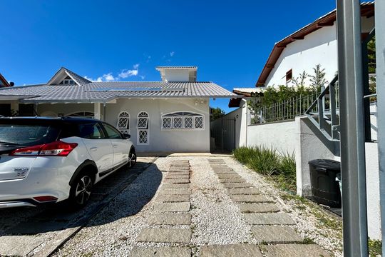 Garagem de kitnet/studio para alugar com 1 quarto, 50m² em Santa Monica, Florianópolis