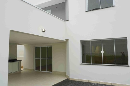Vista do fundo de casa para alugar com 4 quartos, 340m² em Alphaville, Santana de Parnaíba