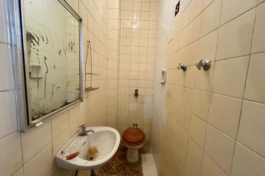 Banheiro de serviço de apartamento à venda com 4 quartos, 180m² em Copacabana, Rio de Janeiro