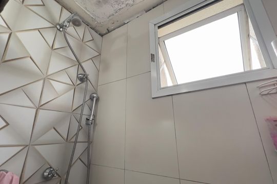 Banheiro de apartamento à venda com 2 quartos, 50m² em Centro, Guarulhos