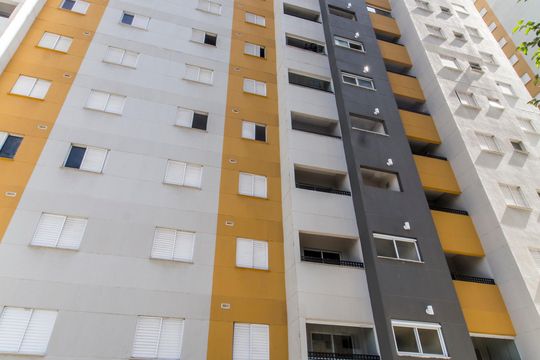 Fachada do bloco de apartamento para alugar com 2 quartos, 54m² em Jardim Maria Helena, Barueri