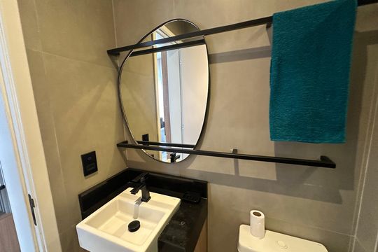 Banheiro de apartamento à venda com 1 quarto, 55m² em Alphaville, Barueri