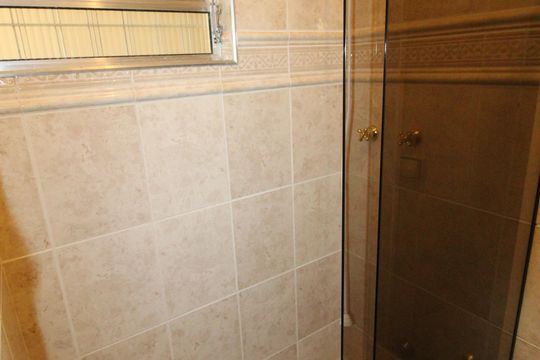 Banheiro da Suíte de casa para alugar com 3 quartos, 113m² em Jardim Satélite, São José dos Campos