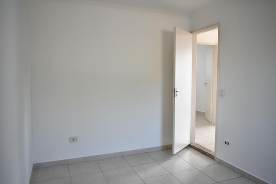 Quarto 2 de casa para alugar com 2 quartos, 50m² em Bosque da Saúde, São Paulo