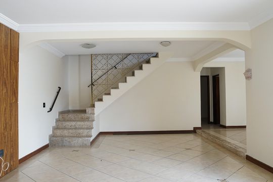 Sala de casa à venda com 3 quartos, 350m² em Parque Renato Maia, Guarulhos