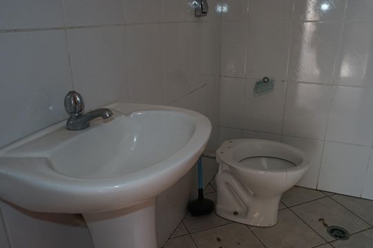 Banheiro 2 de casa à venda com 3 quartos, 350m² em Parque Renato Maia, Guarulhos