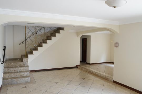 Sala de casa à venda com 3 quartos, 350m² em Parque Renato Maia, Guarulhos