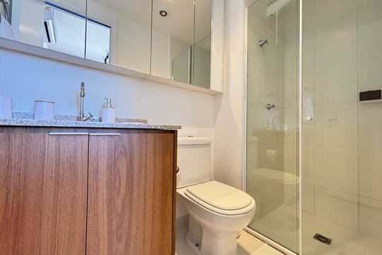 Banheiro da Suíte de apartamento para alugar com 1 quarto, 25m² em Vila Nova Conceição, São Paulo