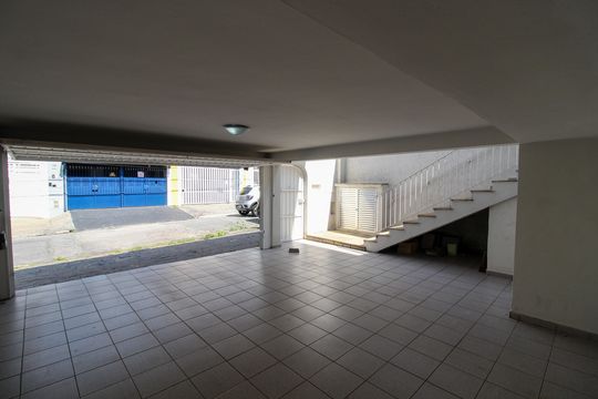 Garagem de casa para alugar com 3 quartos, 230m² em Butantã, São Paulo