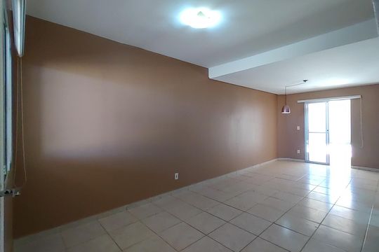 Casa de Condomínio para alugar com 4 quartos, 135m² em Gávea, Uberlândia