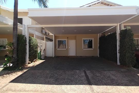 Casa de Condomínio para alugar com 4 quartos, 135m² em Gávea, Uberlândia