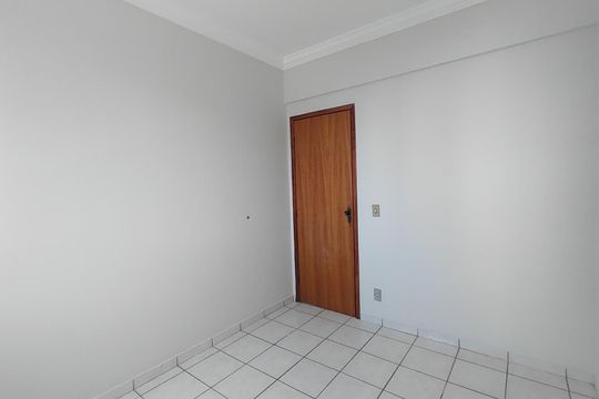 Apartamento para alugar com 3 quartos, 82m² em Santa Mônica, Uberlândia