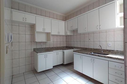 Cozinha de apartamento para alugar com 3 quartos, 82m² em Santa Mônica, Uberlândia
