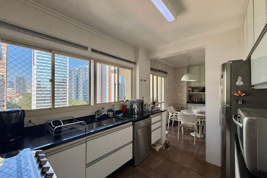 Cozinha  de apartamento à venda com 4 quartos, 320m² em Brooklin, São Paulo