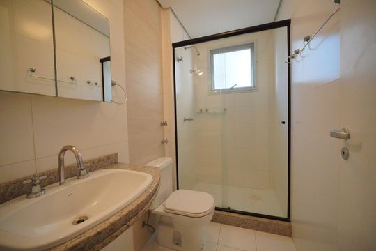 Banheiro da Suíte 4 de apartamento para alugar com 4 quartos, 206m² em Centro, Florianópolis