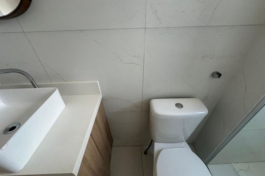 Banheiro de apartamento para alugar com 2 quartos, 57m² em Jardim Maria Helena, Barueri