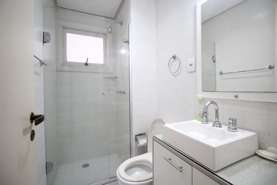 Banheiro de apartamento à venda com 3 quartos, 114m² em Petrópolis, Porto Alegre