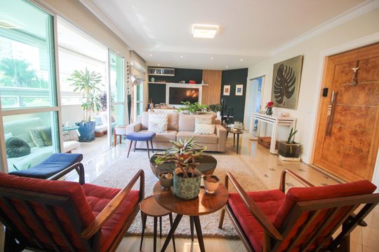 Apartamento à venda com 3 quartos, 193m² em Vila Suzana, São Paulo