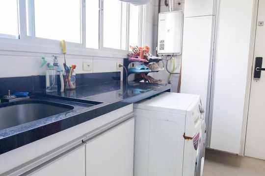Área de Serviço de apartamento à venda com 3 quartos, 193m² em Vila Suzana, São Paulo