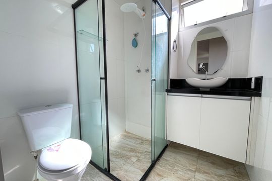Banheiro de apartamento para alugar com 2 quartos, 50m² em Parque Ipe, São Paulo