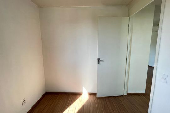 Quarto 1 de apartamento para alugar com 2 quartos, 50m² em Parque Ipe, São Paulo