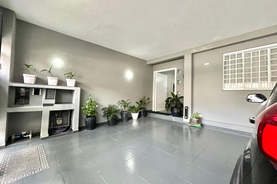 Garagem de casa à venda com 3 quartos, 156m² em Vila Campestre, São Paulo