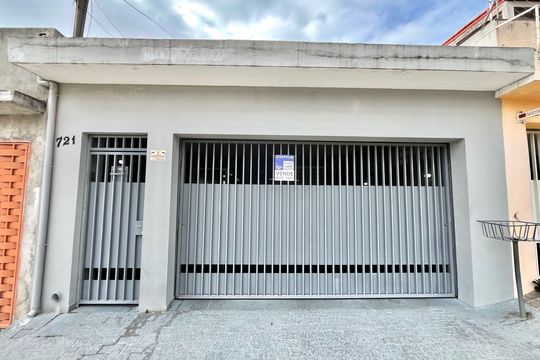 Fachada de casa à venda com 3 quartos, 156m² em Vila Campestre, São Paulo