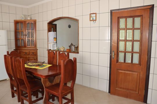 Casa para alugar com 3 quartos, 400m² em Santana, Cotia