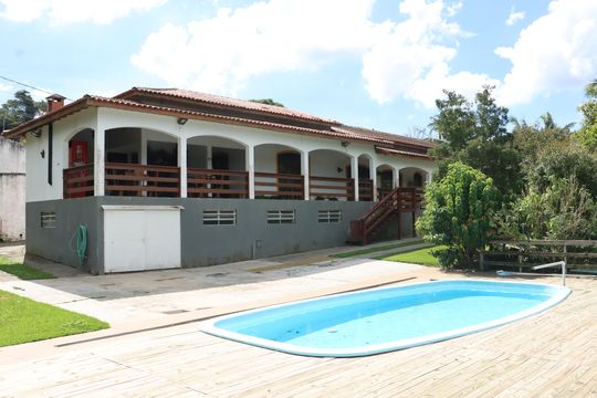 Casa para alugar com 3 quartos, 400m² em Santana, Cotia