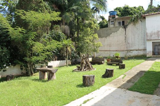 Casa para alugar com 3 quartos, 400m² em Santana, Cotia