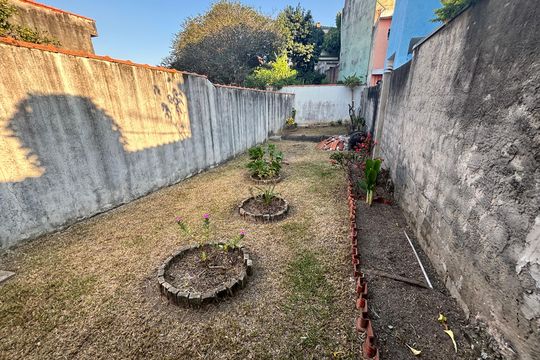 Quintal de casa à venda com 3 quartos, 240m² em Parque Boturussu, São Paulo