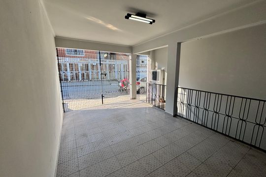 Garagem de casa à venda com 3 quartos, 240m² em Parque Boturussu, São Paulo