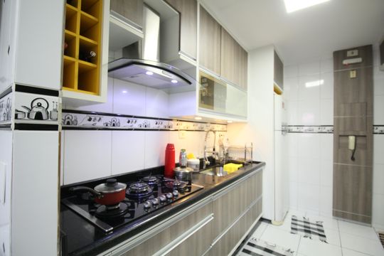 Cozinha de apartamento à venda com 2 quartos, 70m² em Chácara Agrindus, Taboão da Serra