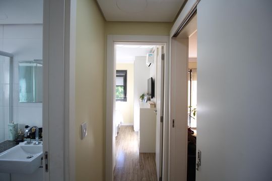 Banheiro de apartamento à venda com 2 quartos, 58m² em Mont’serrat, Porto Alegre