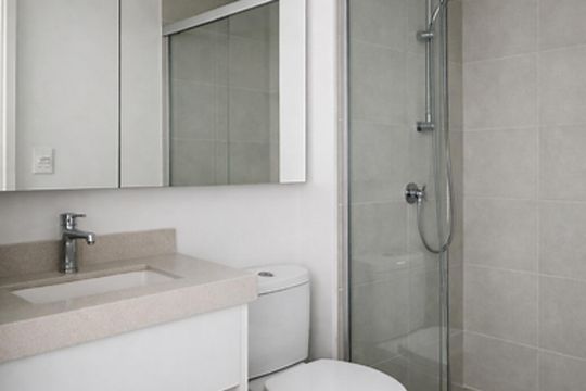 Banheiro de apartamento à venda com 1 quarto, 24m² em Indianópolis, São Paulo