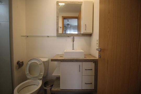 Banheiro da Suíte 1 de apartamento à venda com 3 quartos, 68m² em Jardim Carvalho, Porto Alegre