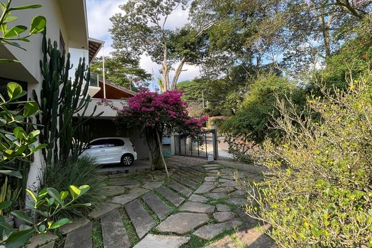 Garagem de casa de condomínio para alugar com 4 quartos, 200m² em Chácara das Paineiras, Cotia