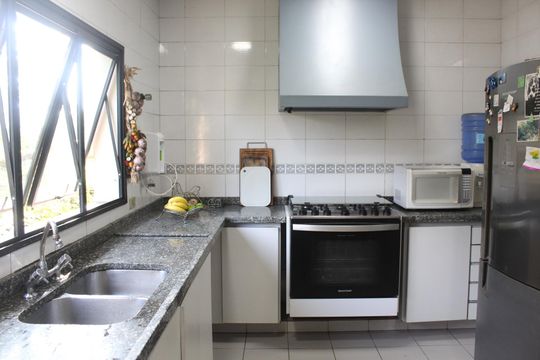 Cozinha de casa de condomínio para alugar com 4 quartos, 200m² em Chácara das Paineiras, Cotia