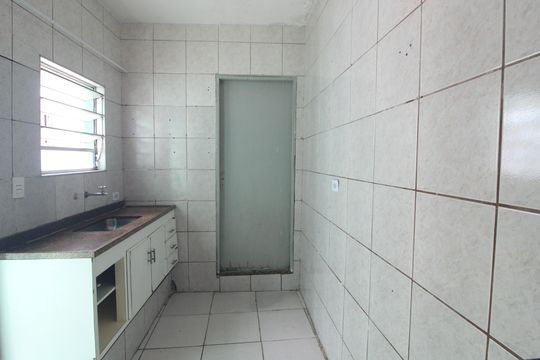 Cozinha de casa para alugar com 1 quarto, 35m² em Parque Cocaia, São Paulo