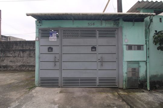 Fachada de casa para alugar com 1 quarto, 35m² em Parque Cocaia, São Paulo
