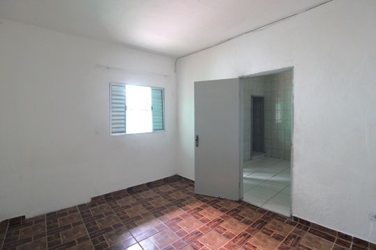 Quarto de casa para alugar com 1 quarto, 35m² em Parque Cocaia, São Paulo