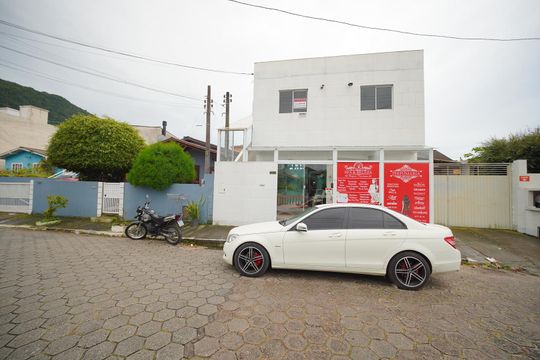 Fachada de casa para alugar com 2 quartos, 60m² em São João do Rio Vermelho, Florianópolis