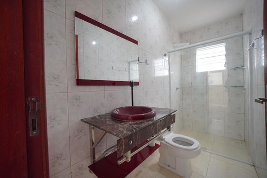 Banheiro de casa para alugar com 2 quartos, 60m² em São João do Rio Vermelho, Florianópolis