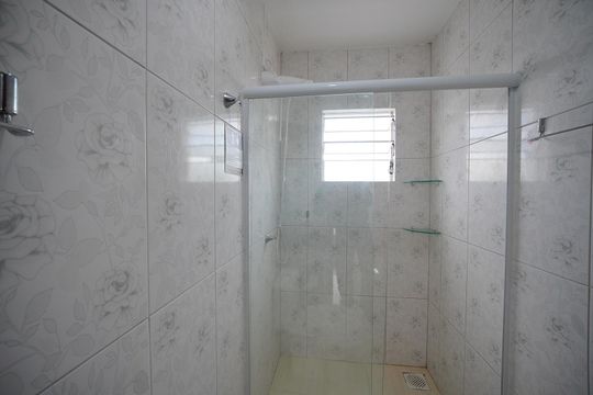 Banheiro de casa para alugar com 2 quartos, 60m² em São João do Rio Vermelho, Florianópolis