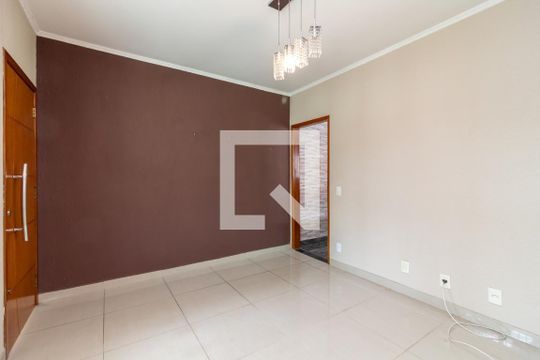 Casa à venda com 7 quartos, 300m² em Vila Romero, São Paulo