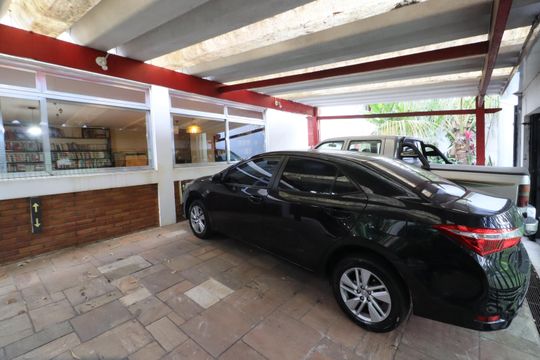 Garagem 2 de casa à venda com 5 quartos, 500m² em Continental, Osasco