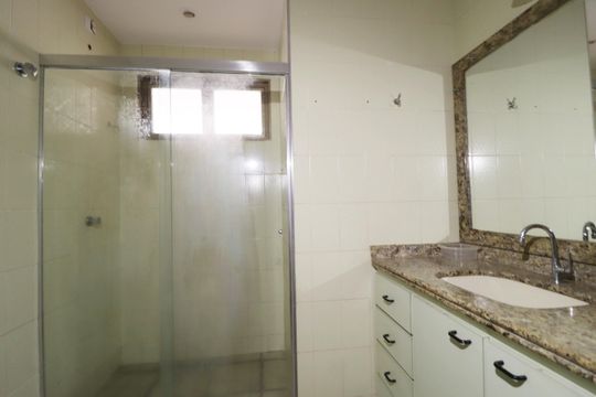 Banheiro Social de apartamento para alugar com 4 quartos, 203m² em Tabajaras, Uberlândia