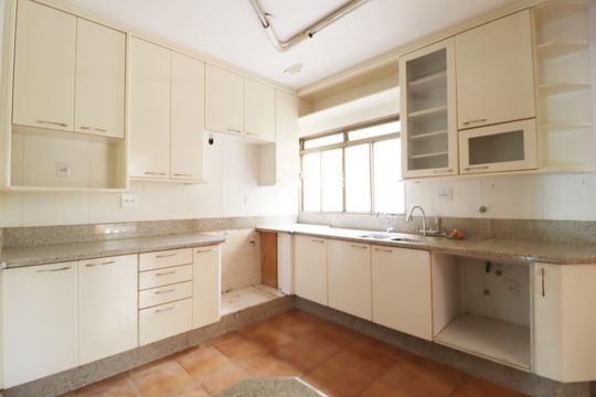 Cozinha de apartamento para alugar com 4 quartos, 203m² em Tabajaras, Uberlândia