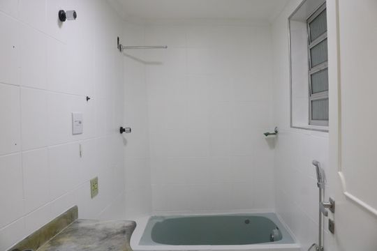Banheiro de apartamento à venda com 1 quarto, 51m² em Vila Romana, São Paulo