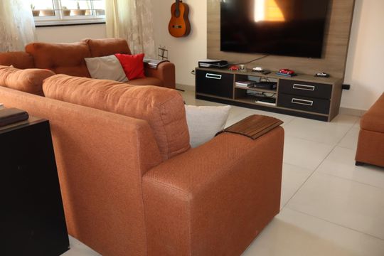 Casa à venda com 3 quartos, 230m² em Jardim Santa Adelia, São Paulo